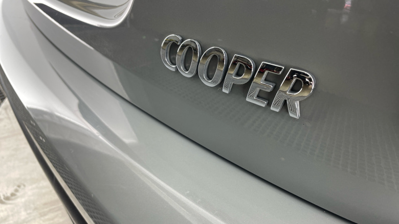 MINI Hatchback 1.5 Cooper Exclusive 5dr Auto [Comfort/Nav Pack] Petrol Hatchback